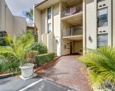 6751 N University Drive - Photo Thumbnail 3