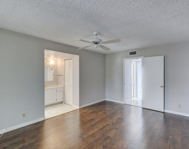 6751 N University Drive - Photo Thumbnail 17