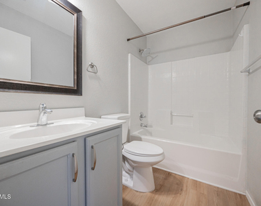 1710 E Oakland Street - Photo Thumbnail 17