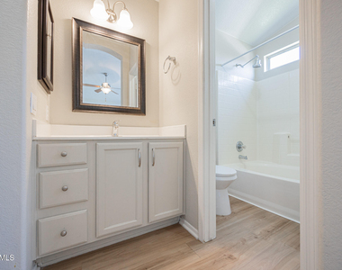 1710 E Oakland Street - Photo Thumbnail 14