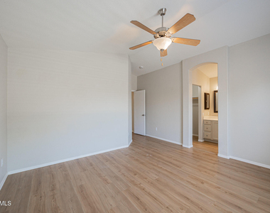 1710 E Oakland Street - Photo Thumbnail 12