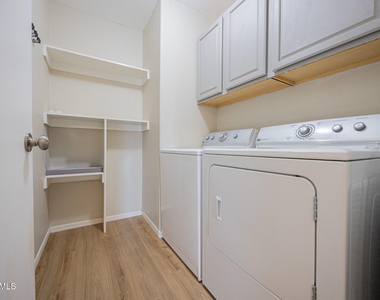 1710 E Oakland Street - Photo Thumbnail 20