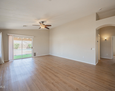 1710 E Oakland Street - Photo Thumbnail 3