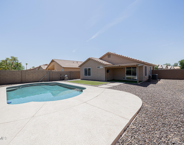 1710 E Oakland Street - Photo Thumbnail 24