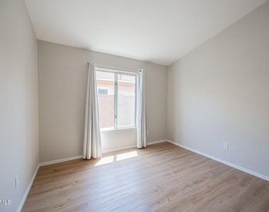 1710 E Oakland Street - Photo Thumbnail 18