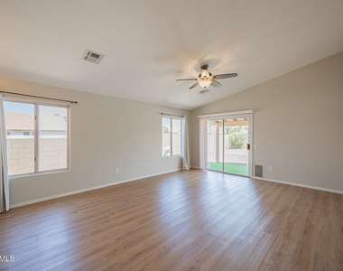 1710 E Oakland Street - Photo Thumbnail 4