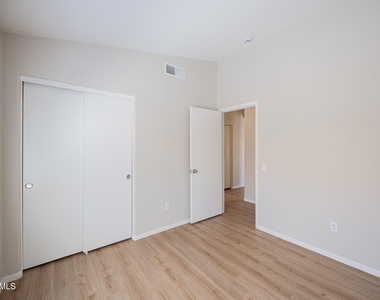 1710 E Oakland Street - Photo Thumbnail 16