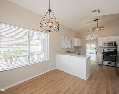 1710 E Oakland Street - Photo Thumbnail 9