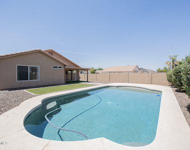 1710 E Oakland Street - Photo Thumbnail 25