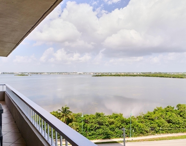 5550 N Ocean Drive - Photo Thumbnail 8