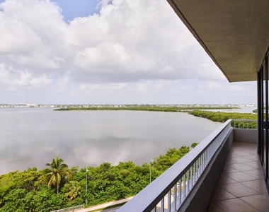 5550 N Ocean Drive - Photo Thumbnail 10