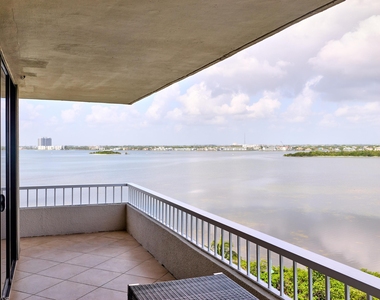 5550 N Ocean Drive - Photo Thumbnail 7