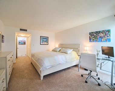 5550 N Ocean Drive - Photo Thumbnail 20