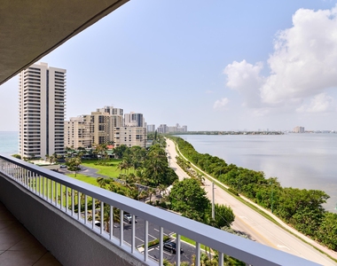5550 N Ocean Drive - Photo Thumbnail 9