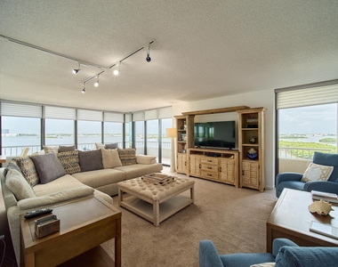 5550 N Ocean Drive - Photo Thumbnail 3