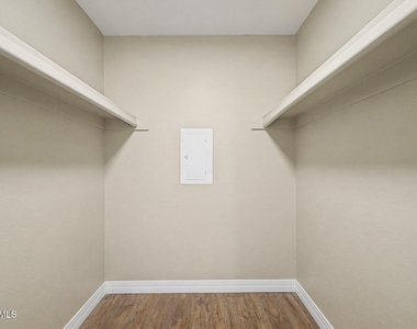 1432 W Emerald Avenue - Photo Thumbnail 18