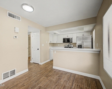 1432 W Emerald Avenue - Photo Thumbnail 8