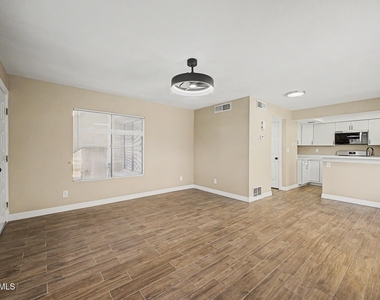1432 W Emerald Avenue - Photo Thumbnail 7