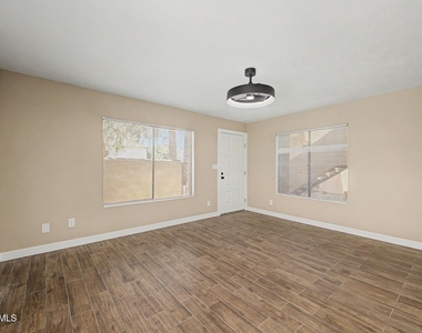 1432 W Emerald Avenue - Photo Thumbnail 4