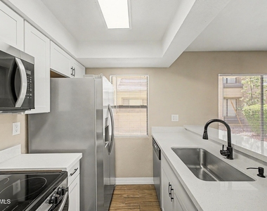 1432 W Emerald Avenue - Photo Thumbnail 12