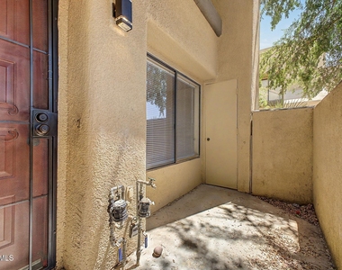 1432 W Emerald Avenue - Photo Thumbnail 2