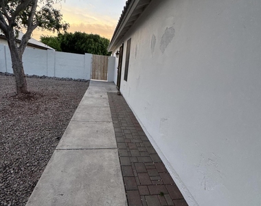 19519 N 53rd Drive - Photo Thumbnail 10