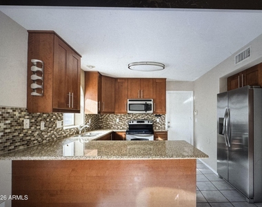 19519 N 53rd Drive - Photo Thumbnail 6