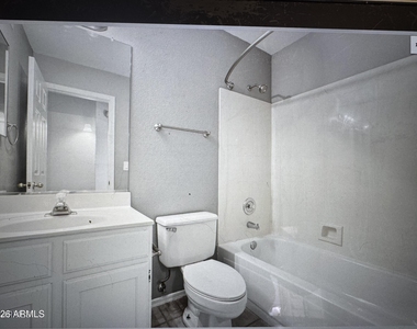 19519 N 53rd Drive - Photo Thumbnail 4
