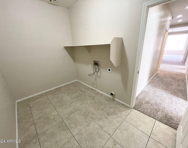 3720 W Rushmore Drive - Photo Thumbnail 30