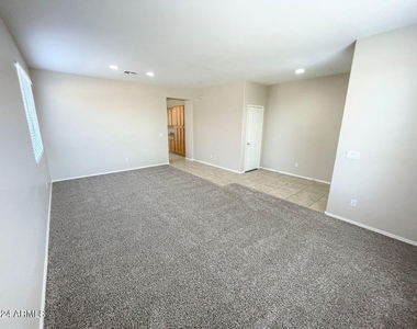 3720 W Rushmore Drive - Photo Thumbnail 4