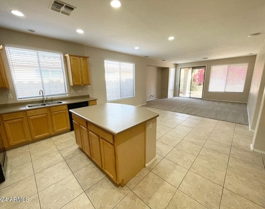 3720 W Rushmore Drive - Photo Thumbnail 6