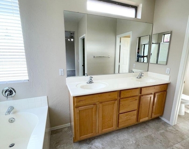 3720 W Rushmore Drive - Photo Thumbnail 19