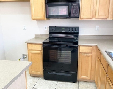 3720 W Rushmore Drive - Photo Thumbnail 9