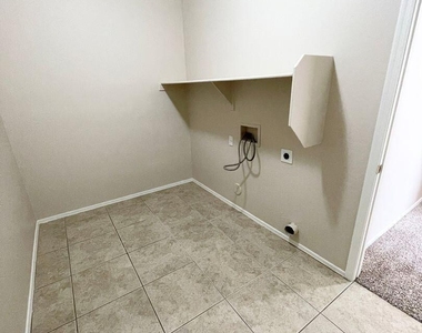 3720 W Rushmore Drive - Photo Thumbnail 31