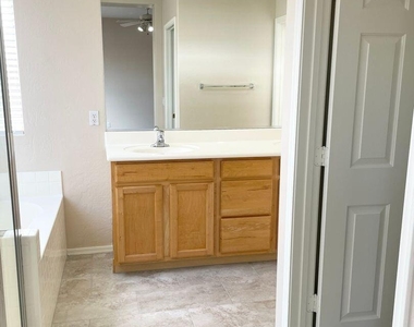 3720 W Rushmore Drive - Photo Thumbnail 17
