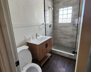 716 E Pierce Street - Photo Thumbnail 1