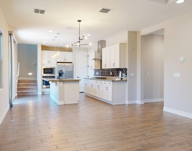 209 E Beatryce Street - Photo Thumbnail 7