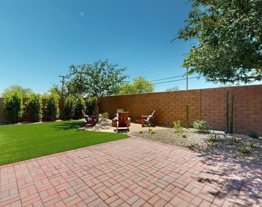209 E Beatryce Street - Photo Thumbnail 1