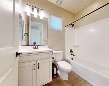 209 E Beatryce Street - Photo Thumbnail 22