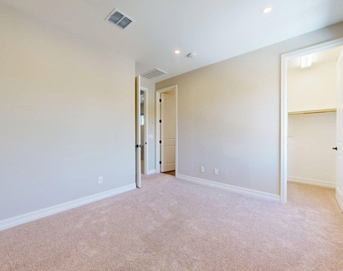 209 E Beatryce Street - Photo Thumbnail 19