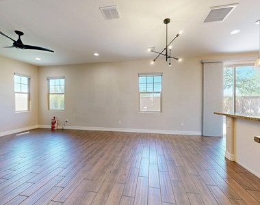 209 E Beatryce Street - Photo Thumbnail 8