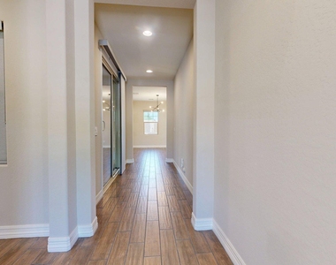 209 E Beatryce Street - Photo Thumbnail 6