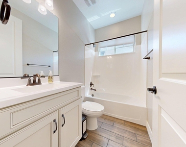 209 E Beatryce Street - Photo Thumbnail 24