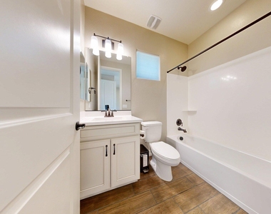 209 E Beatryce Street - Photo Thumbnail 21