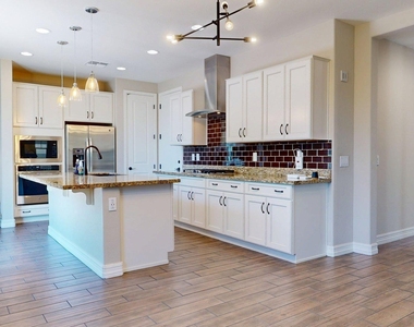 209 E Beatryce Street - Photo Thumbnail 10
