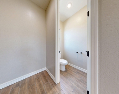 209 E Beatryce Street - Photo Thumbnail 18