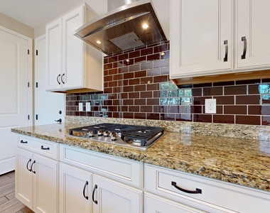 209 E Beatryce Street - Photo Thumbnail 12