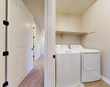 209 E Beatryce Street - Photo Thumbnail 26
