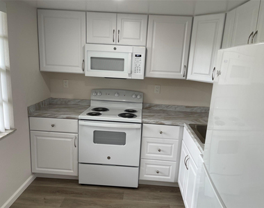 3099 Nw 48th Avenue - Photo Thumbnail 2
