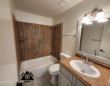 3646 N 67th Avenue - Photo Thumbnail 9